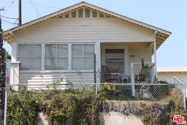 619 Pacific Street Santa Monica, California 2 (1+1) units ... tear downs for development .... part of 2 parcel sale (619 / 621 Pacific) for development opportunity - sold together. Tenant Occupied ...Do not disturb tenant. Seller will be entertaining a 1031 exchange at COE.