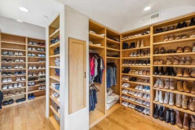 90 Reservoir Road, Los Gatos CA: https://media.crmls.org/mediaz/34611372-816e-478a-a7d0-cbe74fda0e8b.jpg