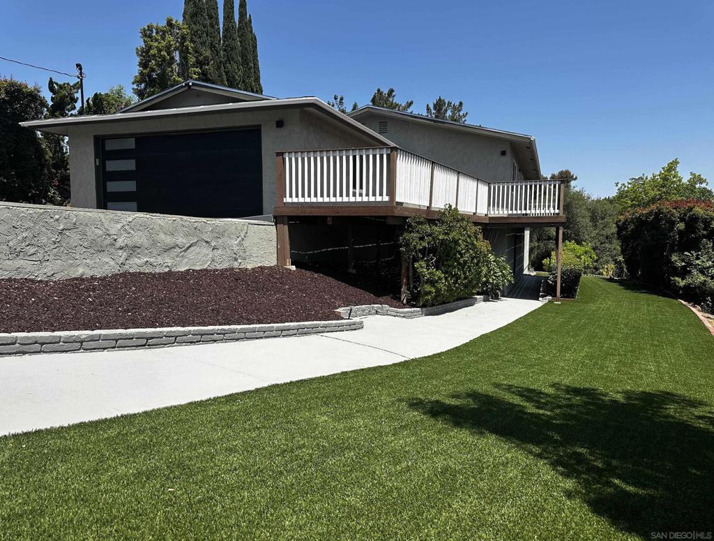 1026 Eucalyptus Ave