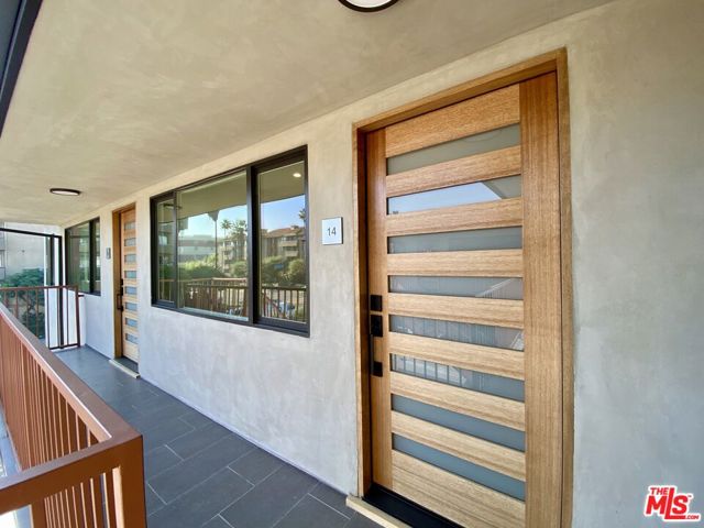 3207 W 3rd Street, Los Angeles CA: https://media.crmls.org/mediaz/3461d5a7-455c-4959-b72d-45bbcc4b40d6.jpg