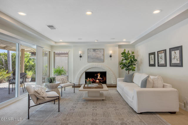 3901 Via Verde, Thousand Oaks CA: https://media.crmls.org/mediaz/34621466-d764-4e18-9780-e7ed4ff98cc3.jpg