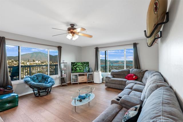 Detail Gallery Image 14 of 51 For 1421 Maria Ave, Spring Valley,  CA 91977 - 5 Beds | 4 Baths