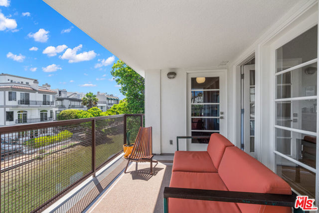 3501 Esplanade, Marina del Rey CA: https://media.crmls.org/mediaz/3463ae18-f0a3-4b67-a1de-8da6c991f148.jpg