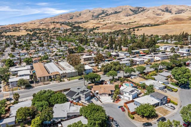 1549 Jupiter Way, Milpitas CA: https://media.crmls.org/mediaz/3464171e-63d2-4d76-8409-99a3986a907f.jpg