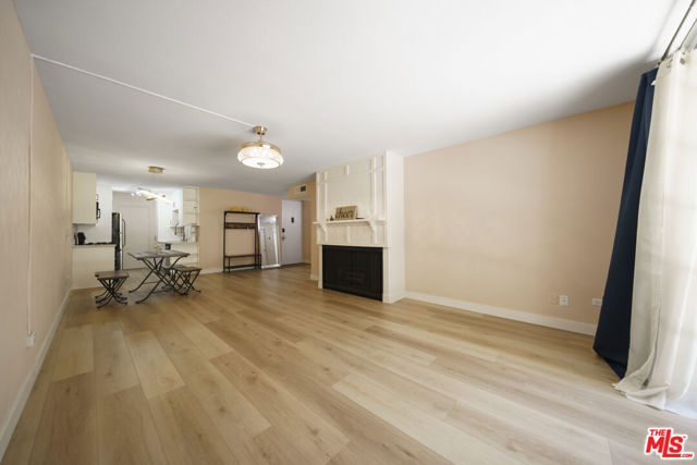 421 S La Fayette Park Place, Los Angeles CA: https://media.crmls.org/mediaz/346419fc-d484-4bd4-812f-9cc3e3a86865.jpg