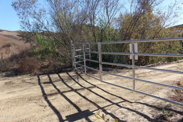 0 Dickenson Road, Santa Paula CA: https://media.crmls.org/mediaz/3464b80f-6db3-4ce9-ad3a-2e134c45e954.jpg