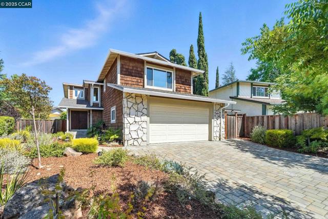 4417 Sunlight Ct, Concord CA: https://media.crmls.org/mediaz/3464dfbf-b758-4b86-b9c9-03f9e219ca2e.jpg