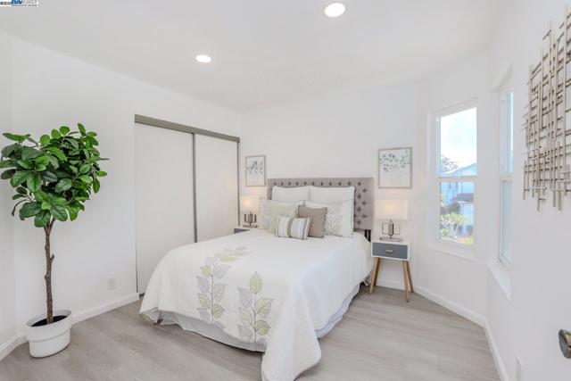 34724 Teal Cmn, Fremont CA: https://media.crmls.org/mediaz/3464f3ba-1fba-4887-9a8c-1d9e9666c0b3.jpg