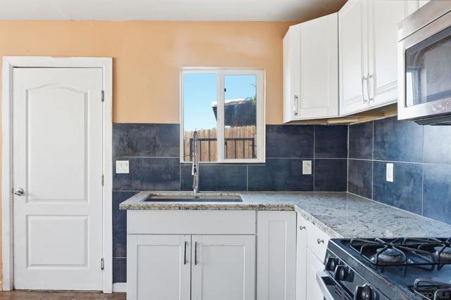 6431 37 Madrone Ave, San Diego CA: https://media.crmls.org/mediaz/34654d67-78ac-4306-9a55-60a1caa9d6c1.jpg