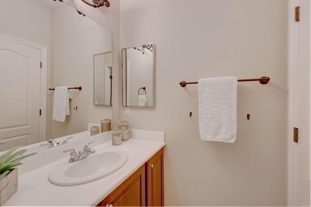 1649 Portside Place, San Marcos CA: https://media.crmls.org/mediaz/346570e3-5025-4ce4-9dd5-c0f3a499be7a.jpg