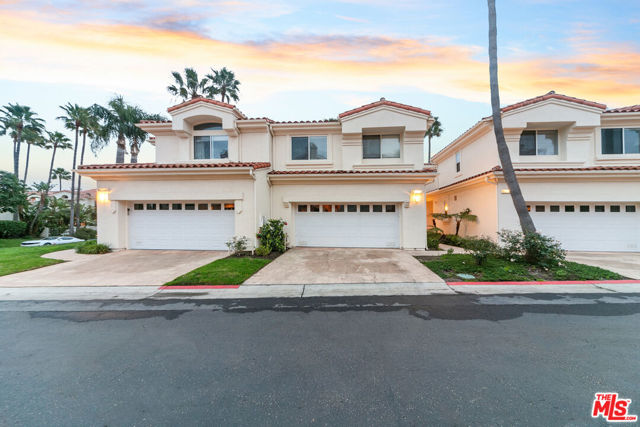 6477 Zuma View Place, Malibu CA: https://media.crmls.org/mediaz/346592b3-ccea-47fe-be3e-0f10d9c820cc.jpg