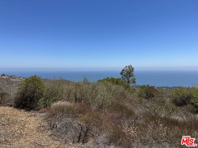 2 Murphy Way, Malibu CA: https://media.crmls.org/mediaz/3465aabf-660c-4630-909b-67552c66a073.jpg