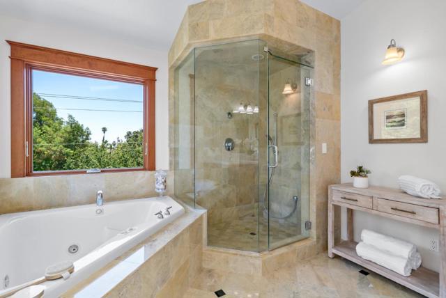 422 Mccormick Avenue, Capitola CA: https://media.crmls.org/mediaz/34663811-d359-47b9-be08-304cc3497cfe.jpg