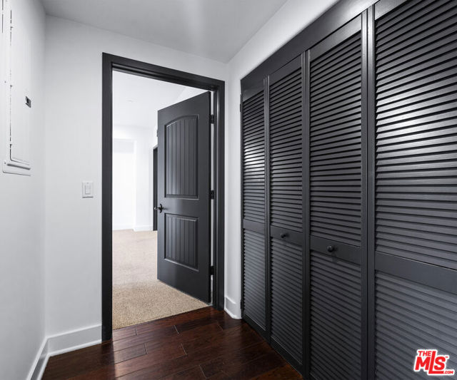 155 N Hamilton Drive, Beverly Hills CA: https://media.crmls.org/mediaz/34670c26-6486-453d-9c00-9b8631ec3a33.jpg