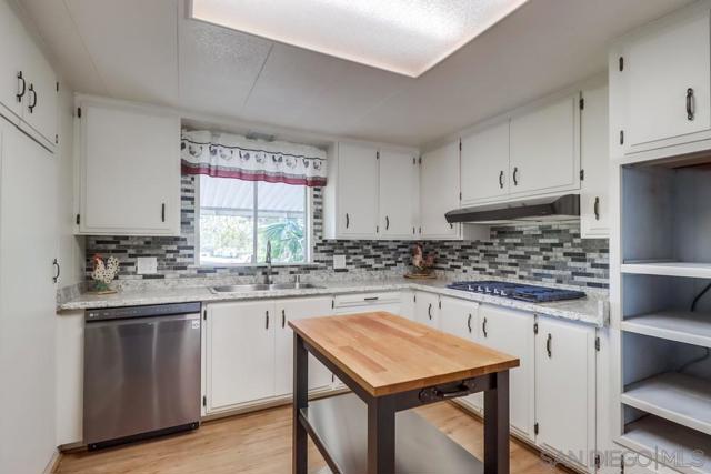 18218 Paradise Mountain Road, Valley Center CA: https://media.crmls.org/mediaz/346746ae-447f-4913-976c-40e0b8946236.jpg