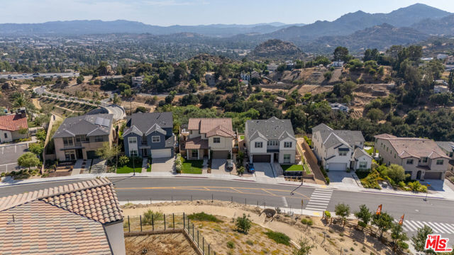 21166 Canyon View Place, Chatsworth CA: https://media.crmls.org/mediaz/346777ae-c40e-4158-a75e-c6255b1fe7c2.jpg