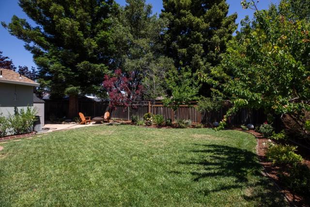481 San Luis Avenue, Los Altos CA: https://media.crmls.org/mediaz/34686792-d9ee-4592-ad5c-fc45c5c0620d.jpg