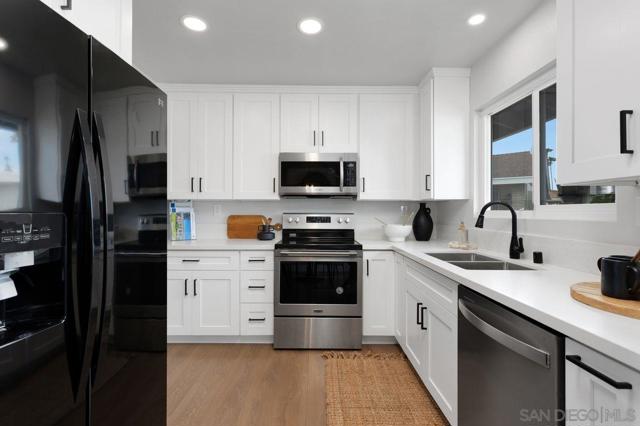 3630 Vista Campana S 6, Oceanside CA: https://media.crmls.org/mediaz/34690740-0a48-4a12-a872-7c2639f39cbe.jpg