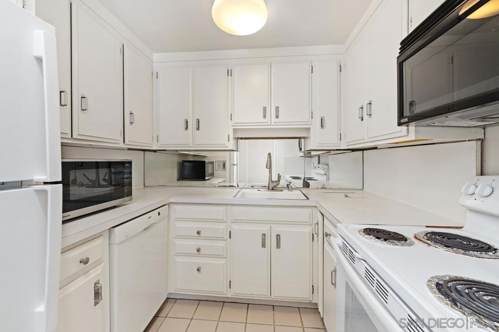 939 Coast Blvd - photo 12