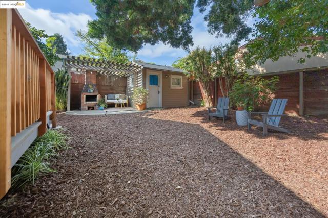5318 Fleming Avenue, Oakland CA: https://media.crmls.org/mediaz/346a0787-7bb8-4cab-b9ff-16bd7847d300.jpg