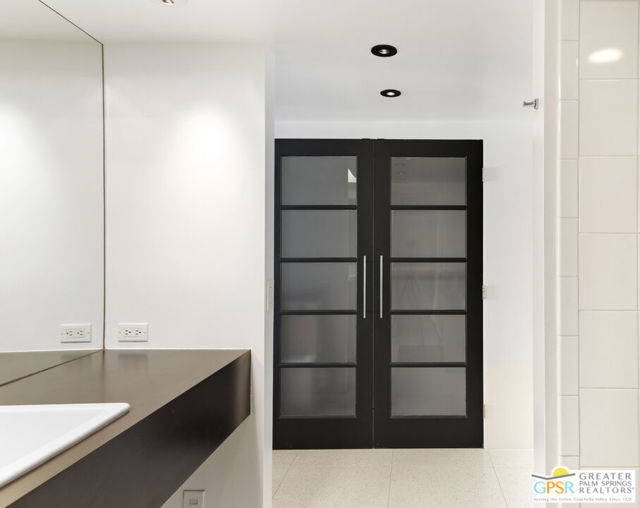 2084 S Lagarto Way, Palm Springs CA: https://media.crmls.org/mediaz/346ad4e2-ff32-4b5a-9ef3-fece67658358.jpg