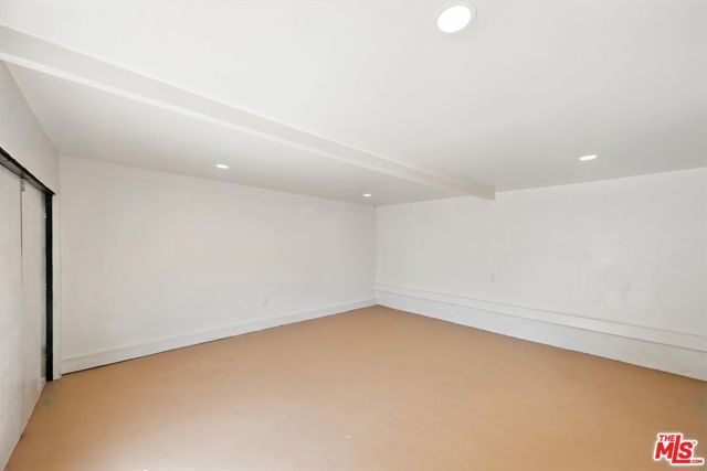 330 N La Jolla Avenue, Los Angeles CA: https://media.crmls.org/mediaz/346b28b1-7f5e-4053-8629-3d1c2951ce6b.jpg