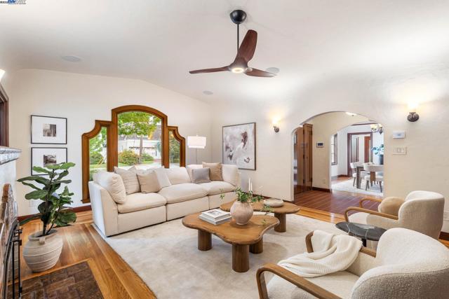 150 Ayer Ave, San Jose CA: https://media.crmls.org/mediaz/346b3c38-cdf3-4b85-818d-b0bb65fd5c35.jpg