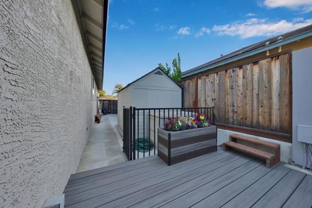 865 Valley Oak Drive, Hollister CA: https://media.crmls.org/mediaz/346b8b1e-55d9-4635-be34-505958d93502.jpg