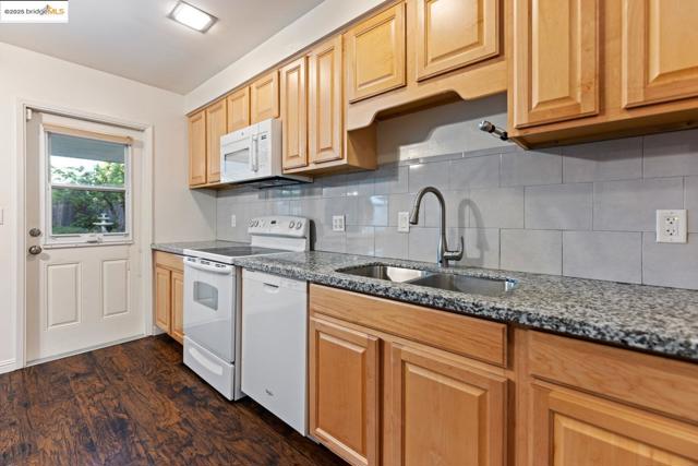 5235 Adelaide WAY, Carmichael CA: https://media.crmls.org/mediaz/346bbcfd-fff3-4ede-b8da-b1c8cfd9fe32.jpg