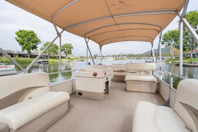 1564 Via Brisa Del Lago, San Marcos CA: https://media.crmls.org/mediaz/346bf0f6-0518-4885-83ad-68998cc765d7.jpg
