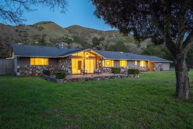 10 Ring Lane, Carmel Valley CA: https://media.crmls.org/mediaz/346c8ca1-49b5-4d57-b35e-a9028d81e2a1.jpg