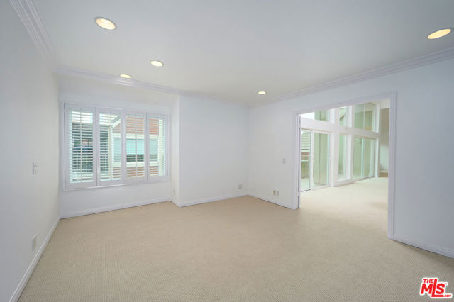 4250 Via Dolce, Marina del Rey CA: https://media.crmls.org/mediaz/346d16b7-e4f7-4a6a-9b07-2d854bf58f22.jpg