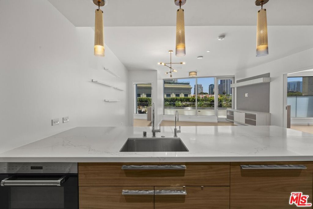 888 E Street - photo 5
