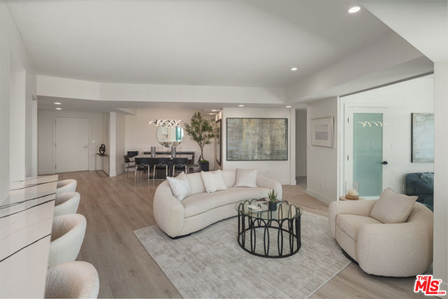 13600 Marina Pointe Drive, Marina del Rey CA: https://media.crmls.org/mediaz/346e77d3-f122-4791-b9a5-f7430f1866fb.jpg