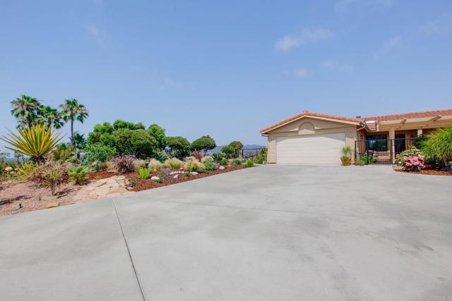 Detail Gallery Image 2 of 42 For 597 via Cantebria, Encinitas,  CA 92024 - 2 Beds | 2/1 Baths
