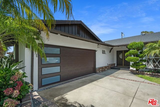 5905 S Chariton Avenue, Los Angeles CA: https://media.crmls.org/mediaz/346fa648-debf-410f-89ff-941d322f74e1.jpg