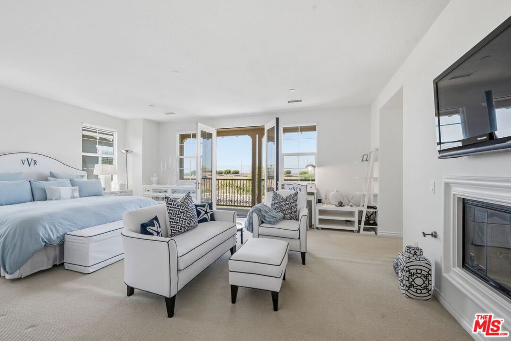 https://media.crmls.org/mediaz/346fb8c1-a4f4-47fa-8746-b61145629b20.jpg?preset=X-Large