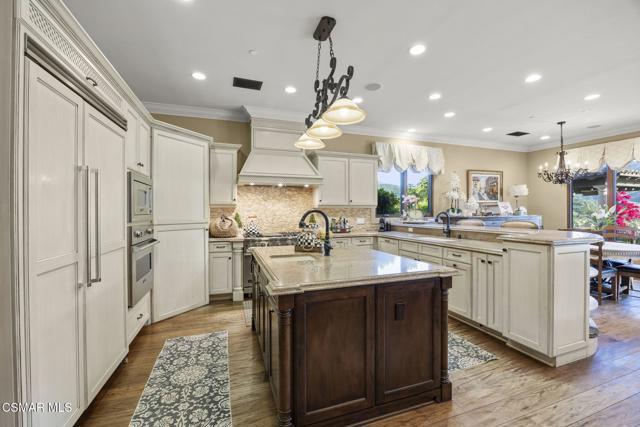 82 Queens Garden Drive, Thousand Oaks CA: https://media.crmls.org/mediaz/346fd90c-7b97-4c75-8edd-552770d7ddd1.jpg