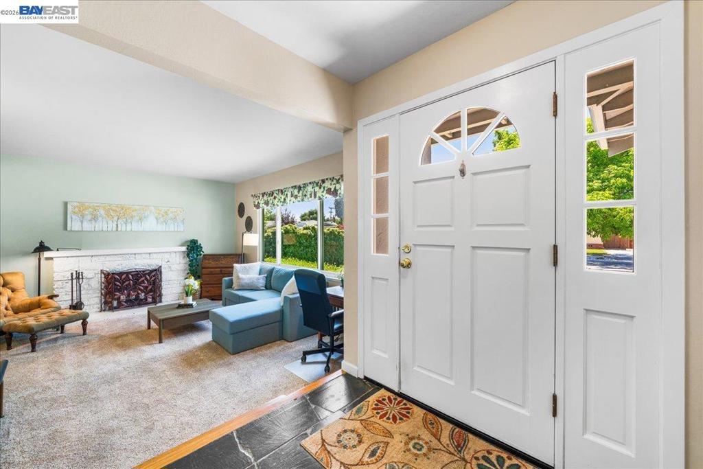 https://media.crmls.org/mediaz/3470222f-1c28-4435-baae-cf037945d967.jpg?preset=X-Large