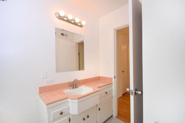 22813 2Nd St, Hayward CA: https://media.crmls.org/mediaz/3470333f-3757-487d-8315-0b2e201cdb66.jpg