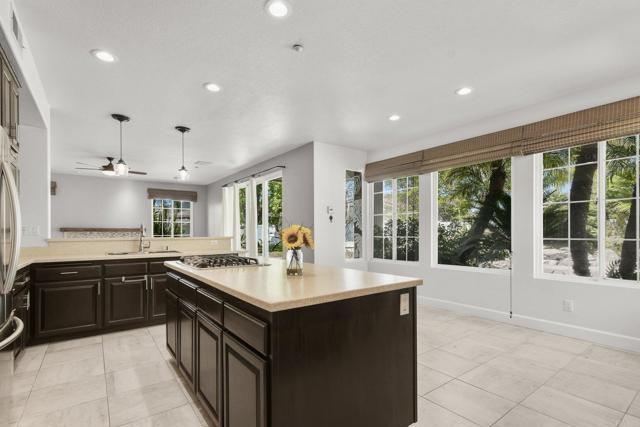 Detail Gallery Image 17 of 72 For 3156 Willow Creek Pl, Escondido,  CA 92027 - 5 Beds | 4 Baths