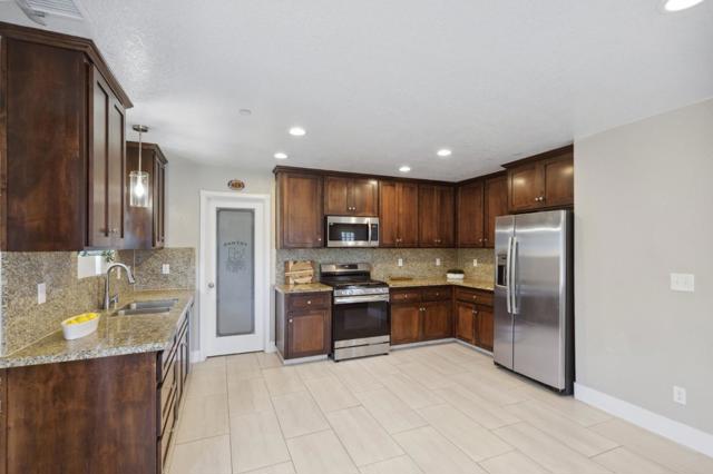 22356 Arnott Drive, Chowchilla CA: https://media.crmls.org/mediaz/3470dca7-5b6a-4475-bc15-f055b8ed5336.jpg