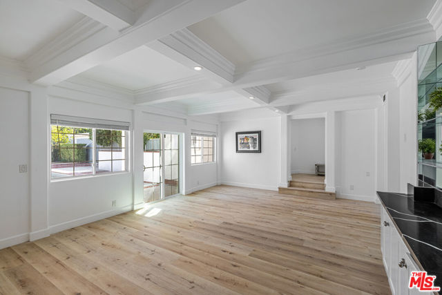 5510 Wilbur Avenue, Los Angeles CA: https://media.crmls.org/mediaz/3471d93c-24ca-4468-88a4-493810ba59f3.jpg