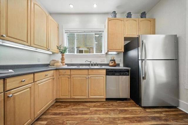 185 N 9th Street, San Jose CA: https://media.crmls.org/mediaz/34731efe-030d-44a0-9b94-4990400f4ec5.jpg