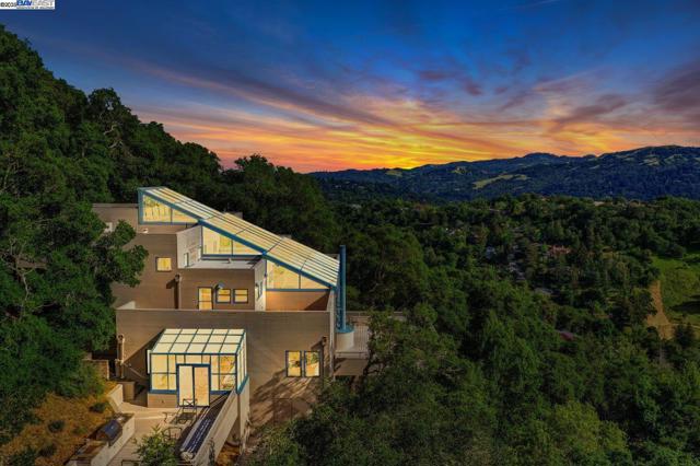 319 Tappan Ter, Orinda CA: https://media.crmls.org/mediaz/34738c3f-4bcb-4eb8-a076-aeef101db102.jpg