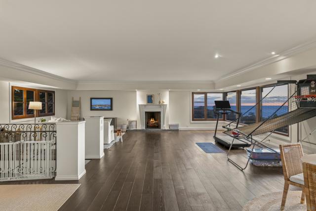 6404 La Jolla Scenic Drive S, La Jolla CA: https://media.crmls.org/mediaz/3473c6dd-8884-4cff-bb35-5748e534fef4.jpg