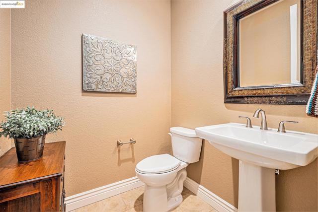 1741 Veneto Ln, Brentwood CA: https://media.crmls.org/mediaz/3473de48-e752-409f-ab31-c1c83c0abc8e.jpg