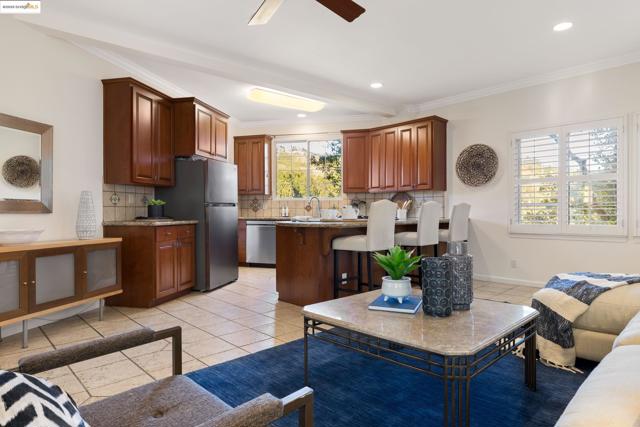 5668 Buena Vista Ave, Oakland CA: https://media.crmls.org/mediaz/34747d89-617c-4cd2-bbea-f45f76593d19.jpg