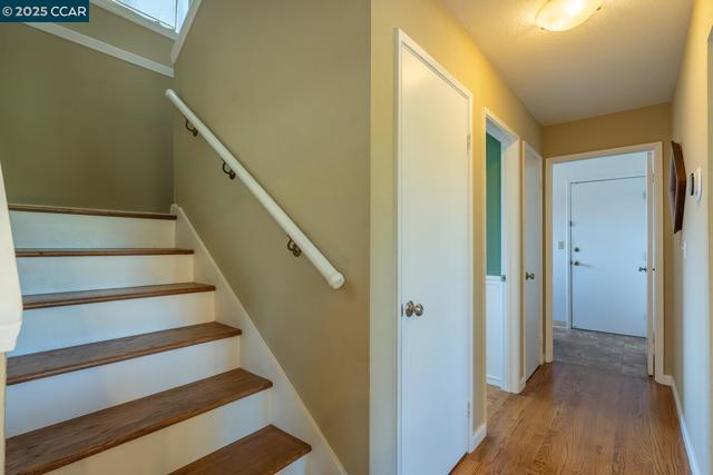 6082 Slopeview Ct, Castro Valley CA: https://media.crmls.org/mediaz/3474c4da-880b-4550-b691-b99cb2ca33ef.jpg