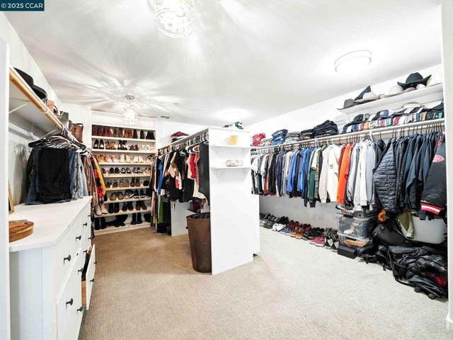 2433 Sanders Ln, Fairfield CA: https://media.crmls.org/mediaz/34758f99-3d57-41d2-ae3f-e6075f537a0e.jpg